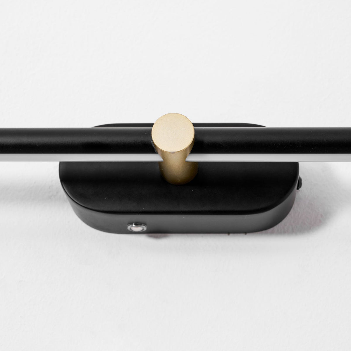 Kova Rechargeable Linear Wall Light