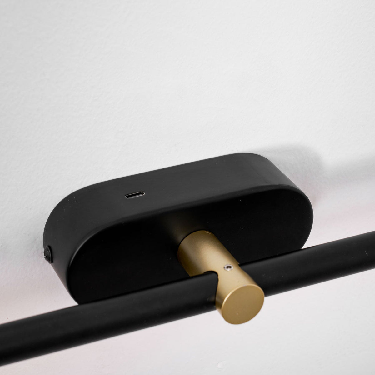 Kova Rechargeable Linear Wall Light