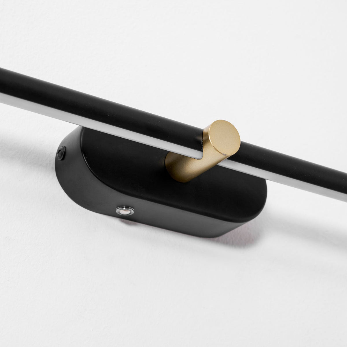 Kova Rechargeable Linear Wall Light
